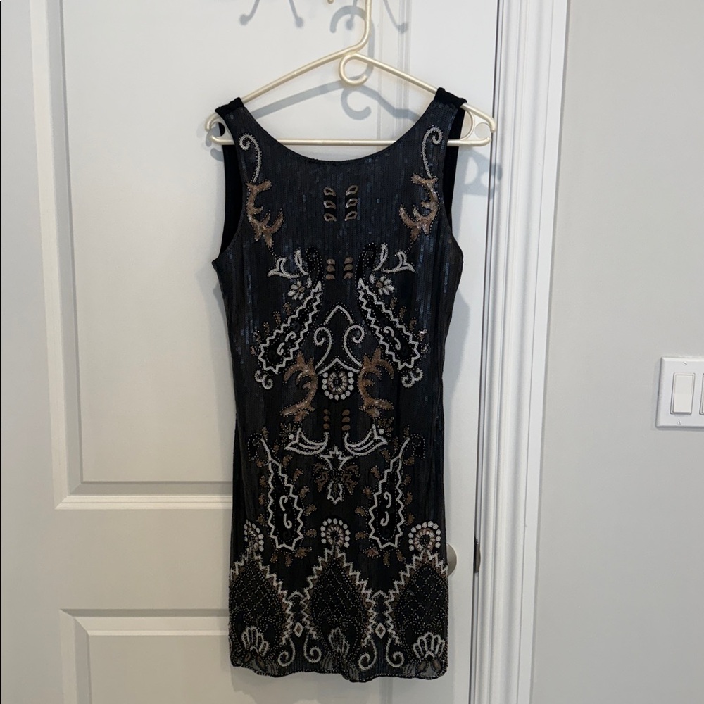 Elegant Black and White Sleeveless Dress